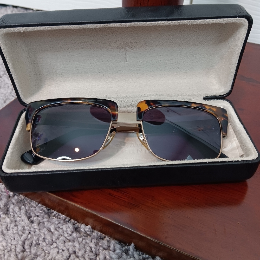 Sunday Somewhere Tortoise Shell Square Sunglasses - image 3